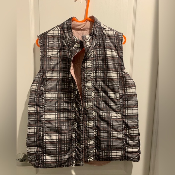 Casual Identity Women’s Large Reversible Puffer Button Up Vest Plaid Casual - Picture 2 of 9